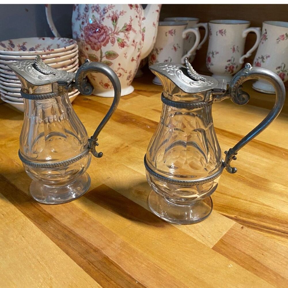 Turn of the Century English Art Nouveau Style Pewter Glass Jugs Pair - Picture 8 of 12